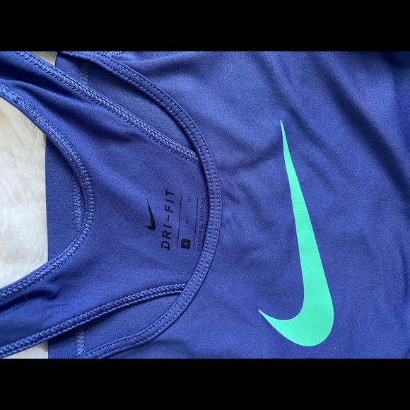 Nike Dri-fit tank - Picture 3 of 4